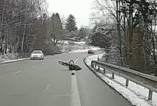 Opilý cyklista u Blanska letěl přes řídítka. Přiznal lžíci likéru, ale nadýchal dvě promile