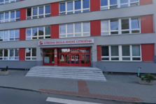 Nevhodné chování tělocvikáře ke studentkám? Střední školu v Boskovicích řeší inspekce